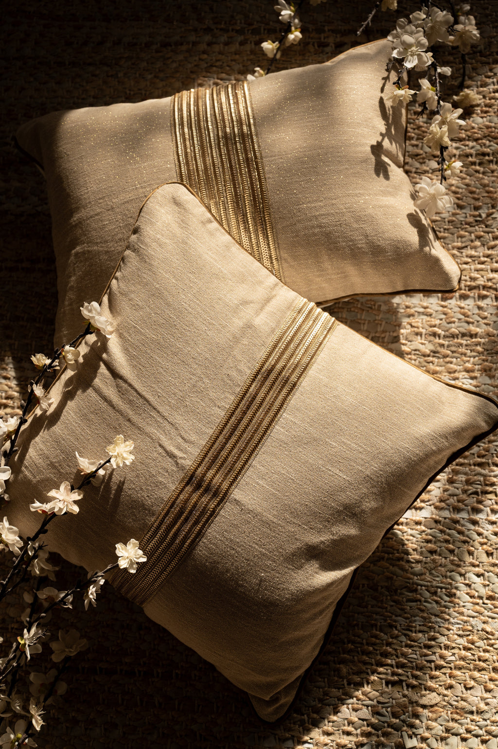 Zeenat Pillow 18"x18"