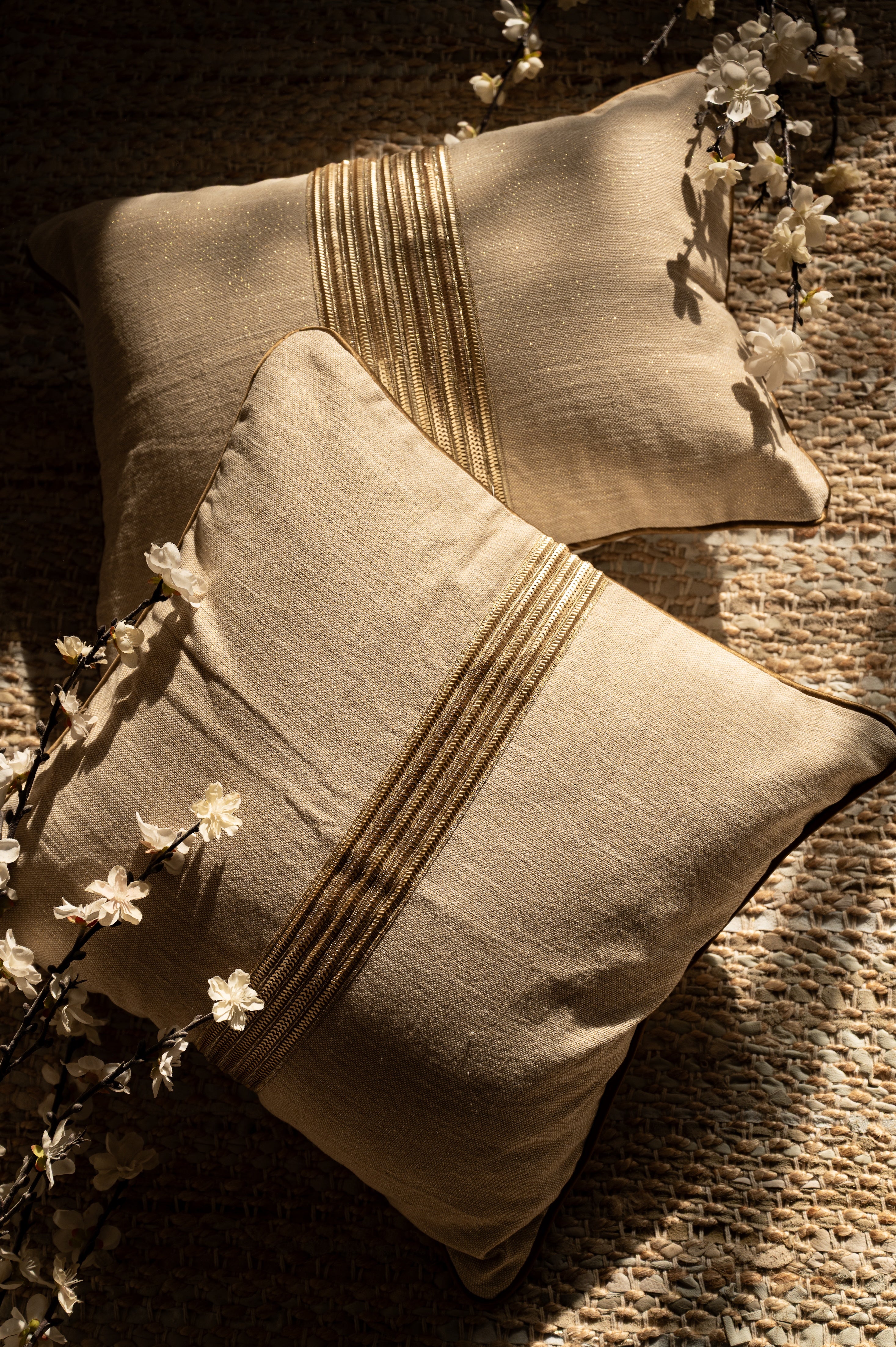 Zeenat Pillow 18"x18"