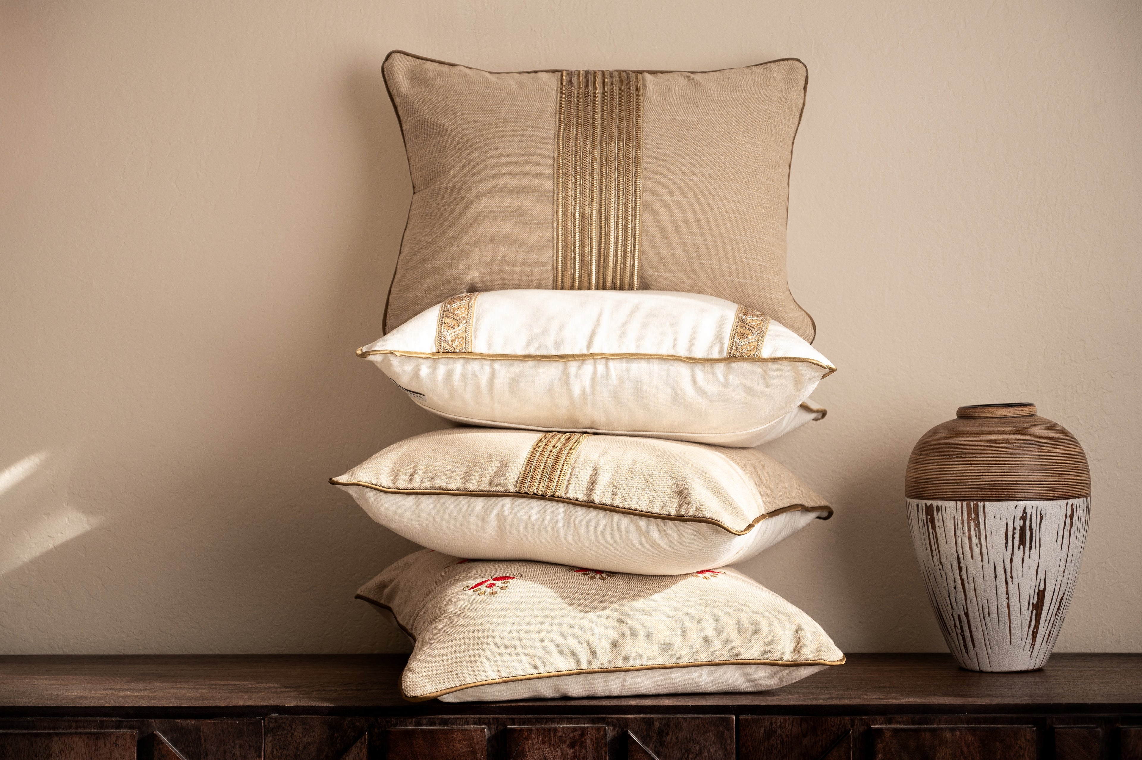 Zeenat Pillow 18"x18"