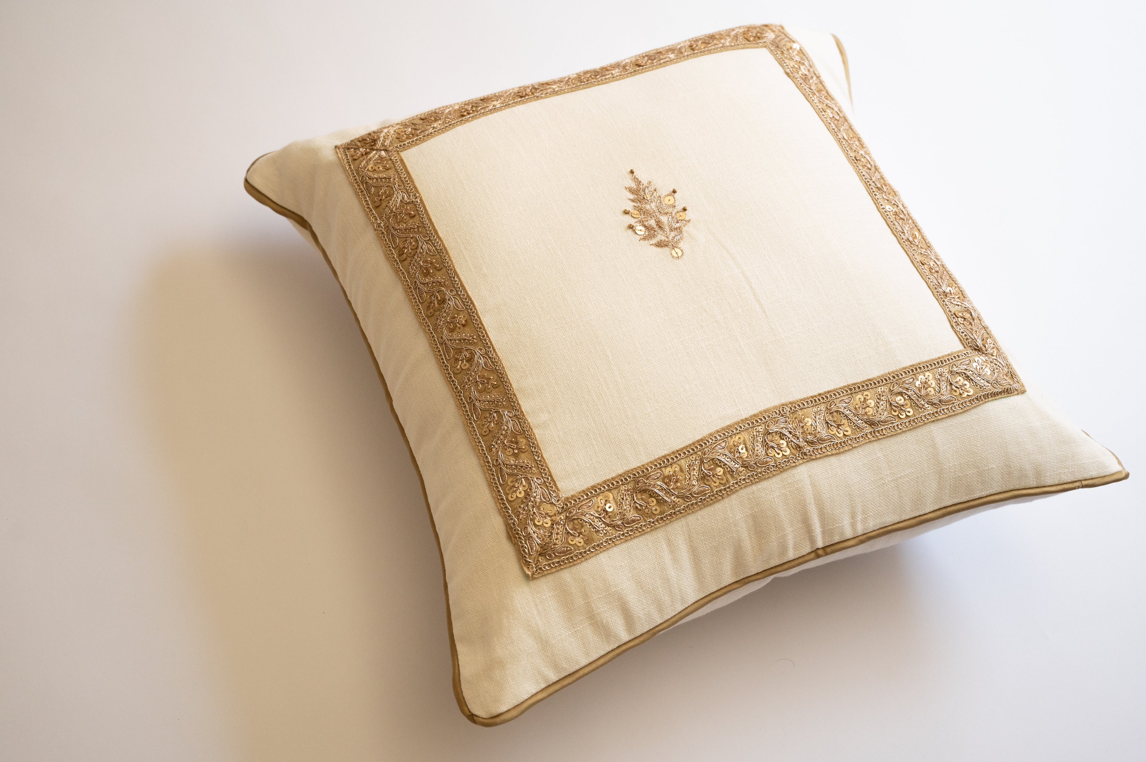 Noor Pillow 18"x18"