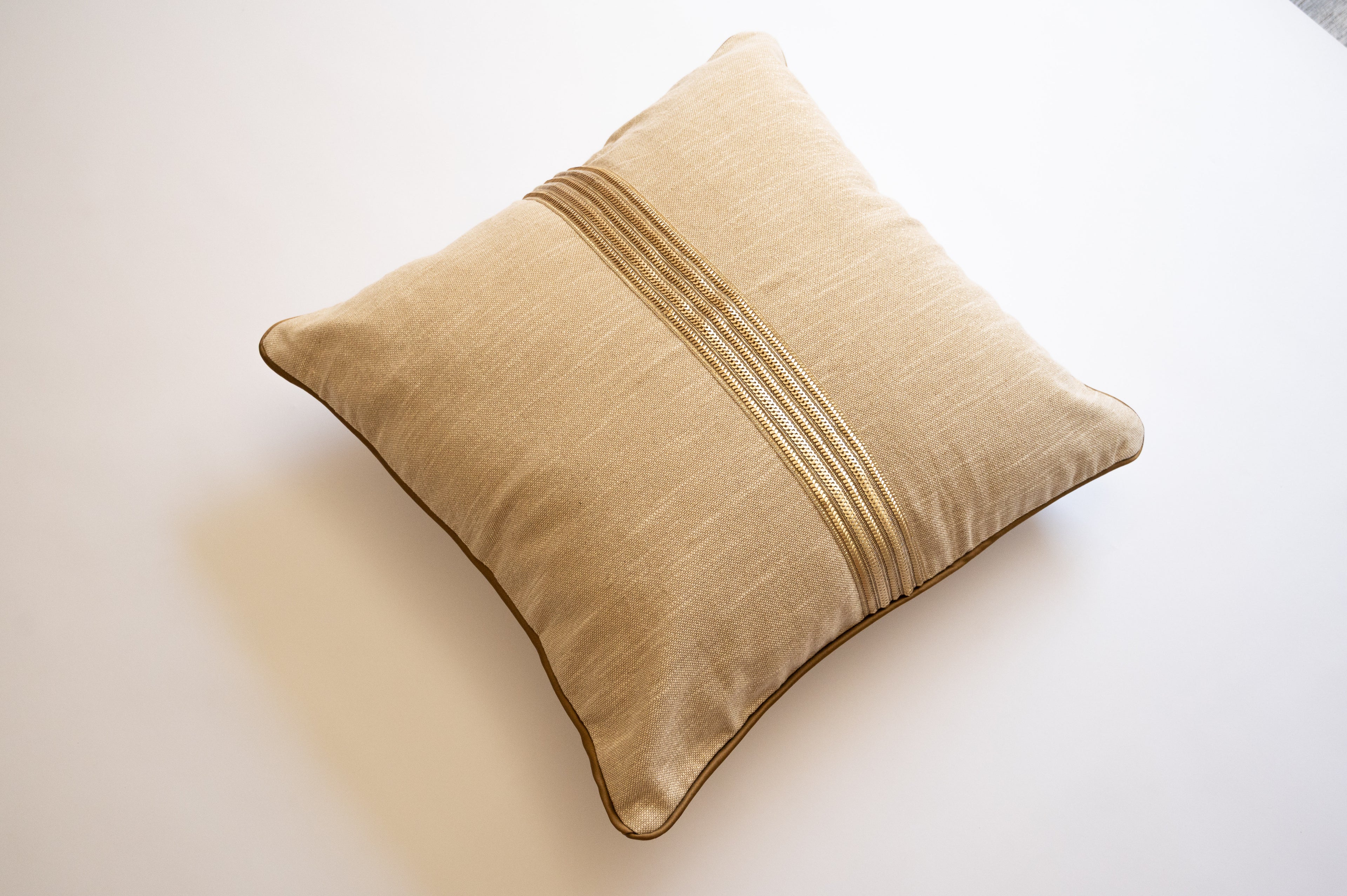 Zeenat Pillow 18"x18"