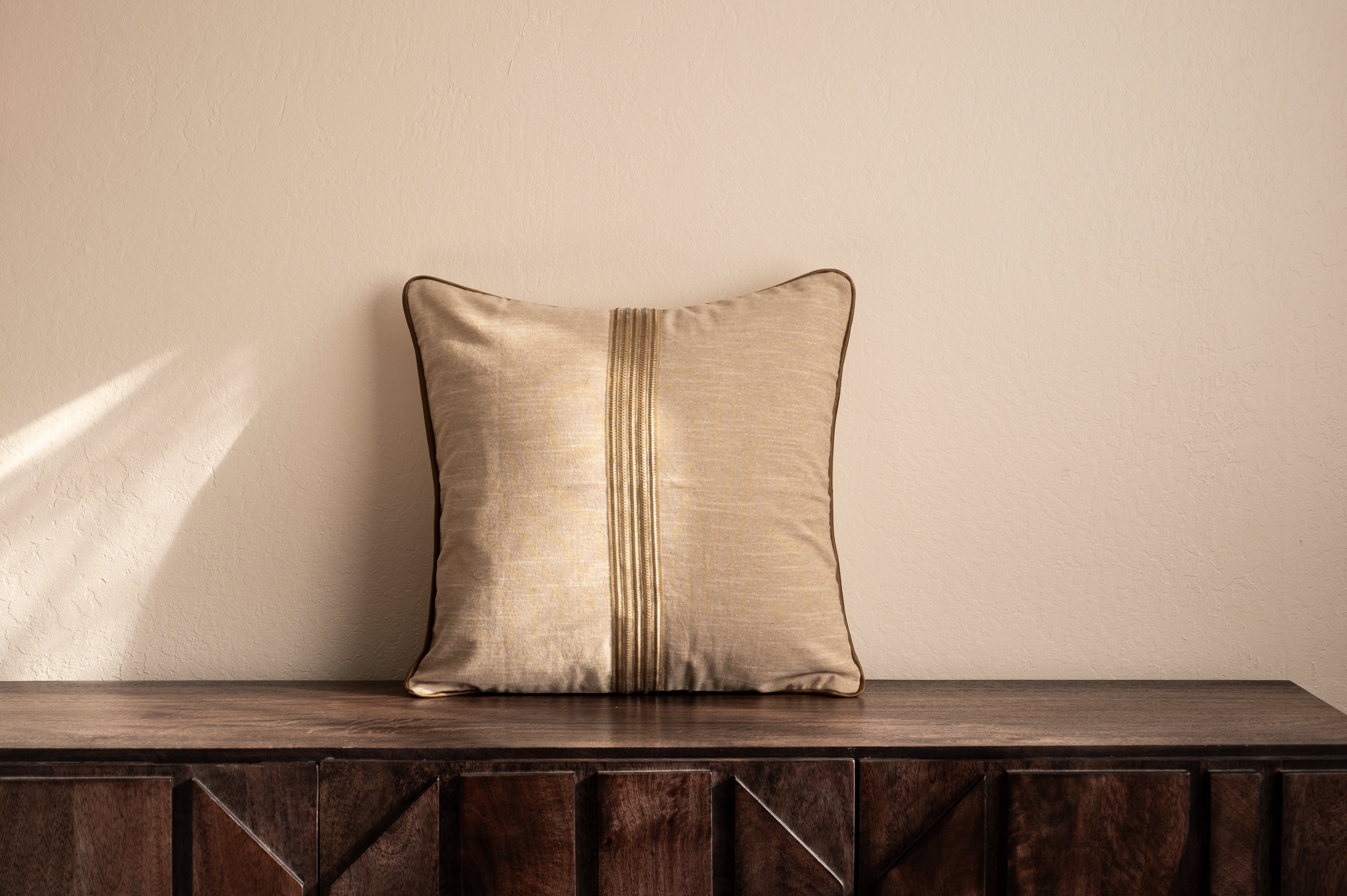 Zeenat Pillow 18"x18"