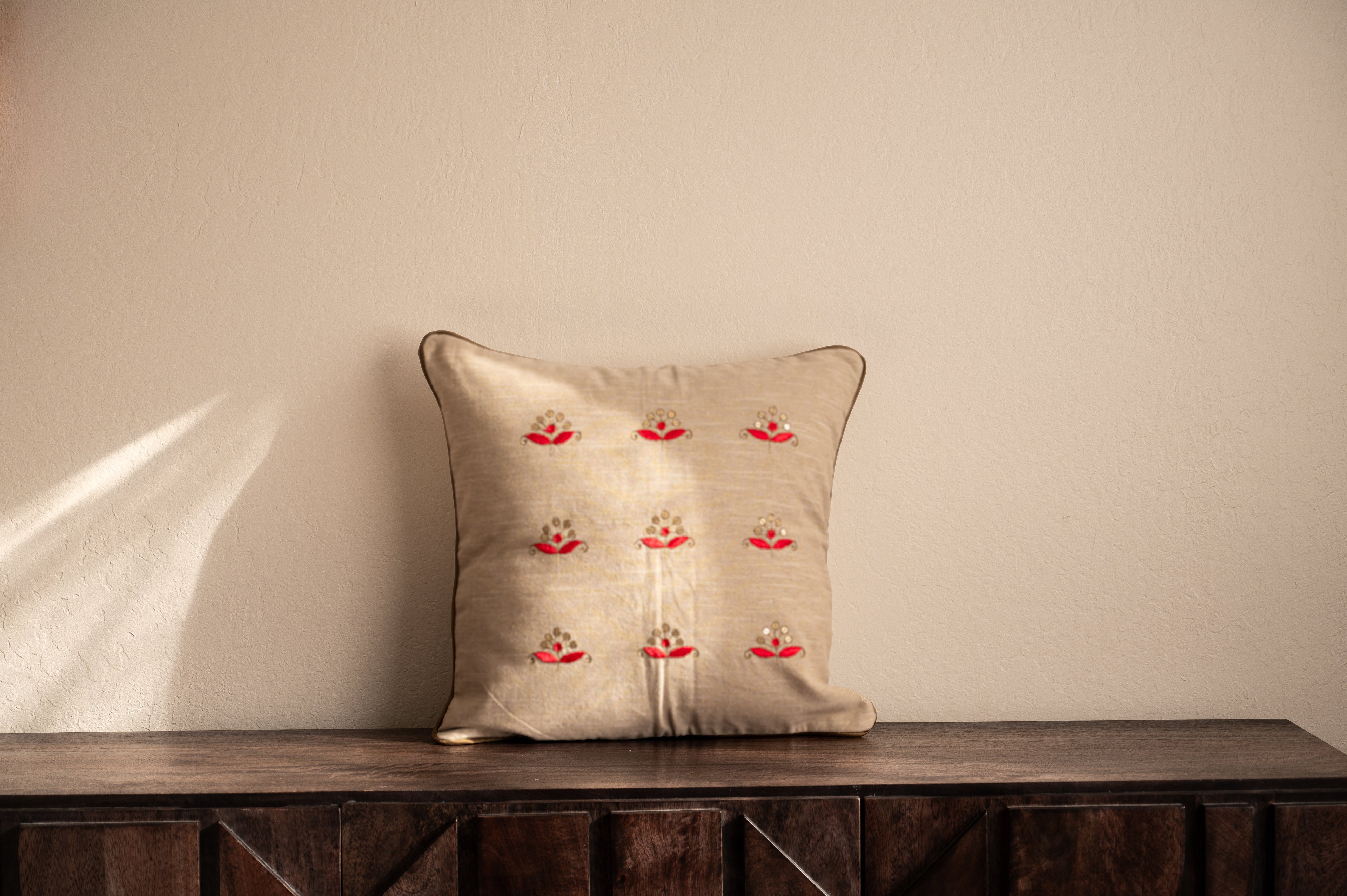 Gul Pillow 18"x18"