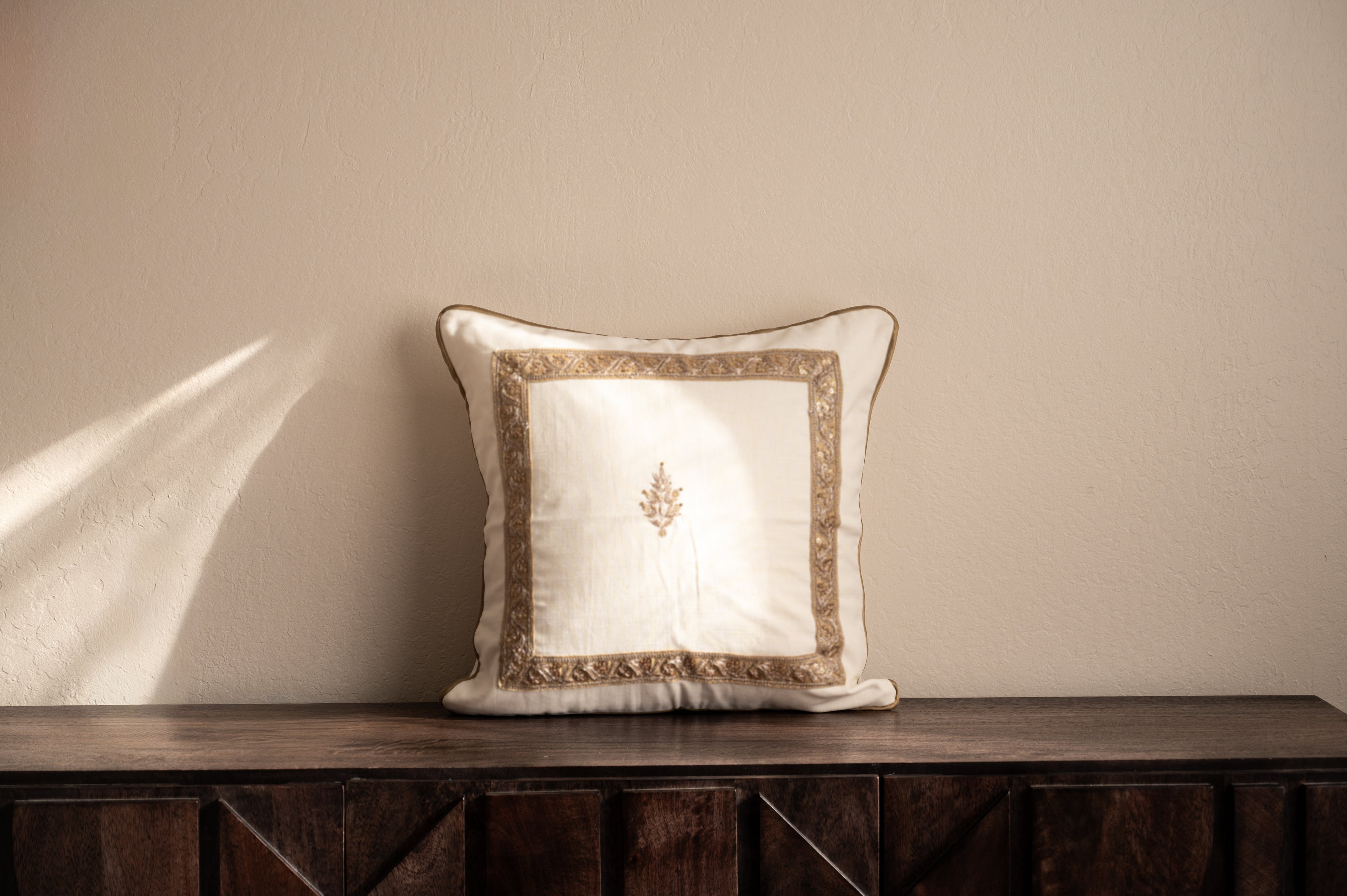 Noor Pillow 18"x18"
