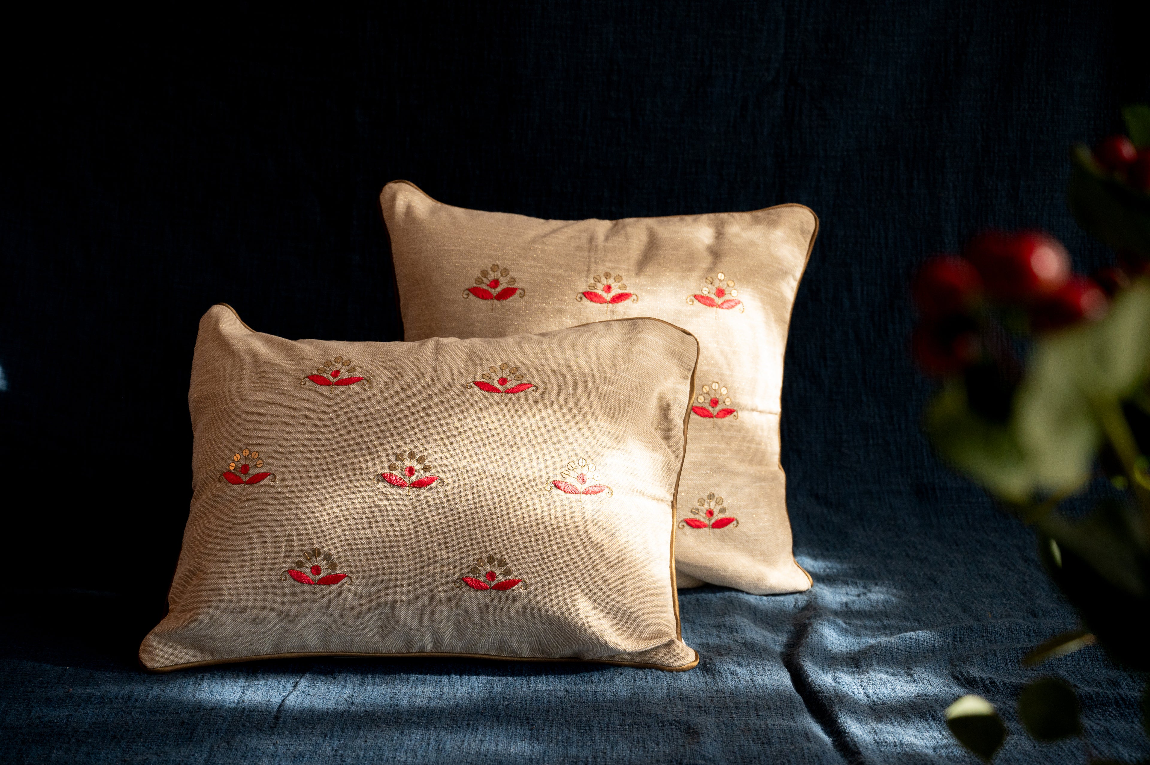 Gul Pillow 18"x18"